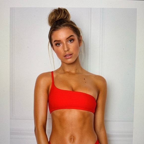 White Fox Boutique Other - White fox boutique Hampton’s red bikini top White Fox Boutique Other - White fox boutique Hampton’s red bikini top